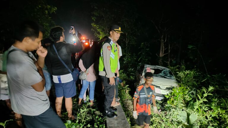 Kondisi Mobil Masuk Jurang