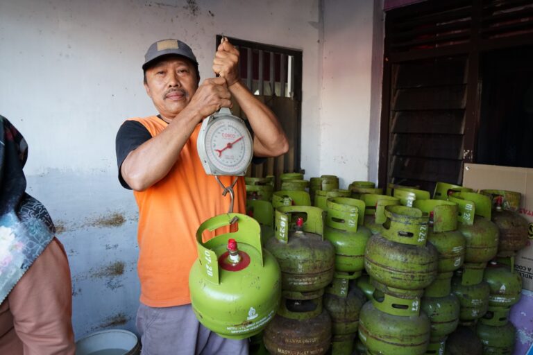 Pertamina menambah pasokan gas 3 kg selama lebaran.