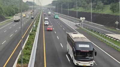 Situasi jalan tol yang sudah mulai lengang