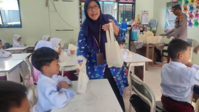 Pembagian MBG di bulan Ramadan. 