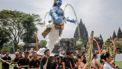 Tawur agung kesanga sebagai rangkaian perayaan Nyepi di Candi Prambanan. 