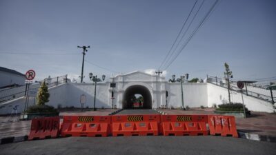 Plengkung Gading ditutup total