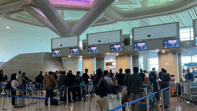 Pesawat terbang masih tetap menjadi pilihan untuk angkutan lebaran. 