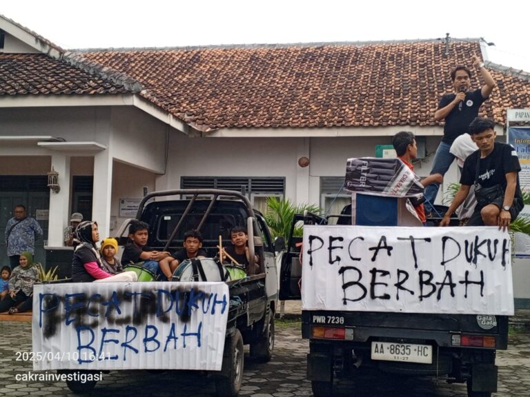 Warga Dusun Berbah Kalurahan Tegaltirto Kapanewon Berbah Lakukan Aksi Demonstasi