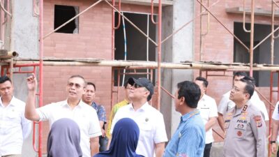 Inspektur Pengawasan Umum (Irwasum) Polri, Komjen Pol Prof. Dr. Dedi Prasetyo, S.H., M.Hum., M.Si., M.M., didampingi oleh Kapolda DIY, Irjen Pol Anggoro Sukartono, S.I.K melakukan peninjauan proses pembangunan gedung sekolah SMA Kemala Taruna Bhayangkara ini. 