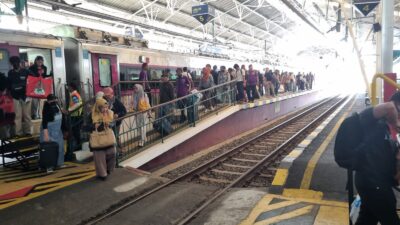 Lebaran menggunakan kereta api kian diminati. 