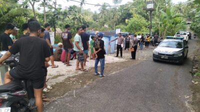 Oleng di tikungan dan tabrak pagar, pembonceng motor tewas. 