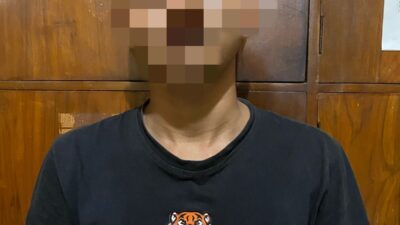 Remaja di Bantul mengaku polisi rampas handphone warga. 