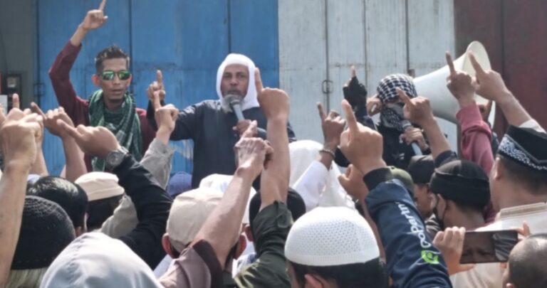 FJI dan Gabungan Ormas Islam meminta Polisi menangkap Fuad Pleret.