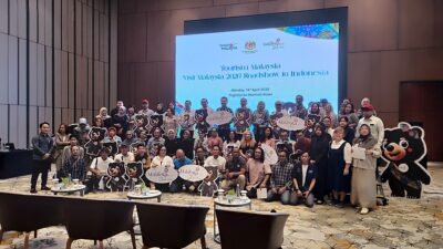 Travel-travel agent Malaysia ikut dalam table top di DIY. (ef linangkung) 