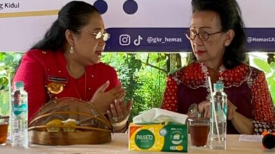 Bupati Gunungkidul Endah Subekti Kuntariningsih bersama Anggota DPD RI GKR Hemas